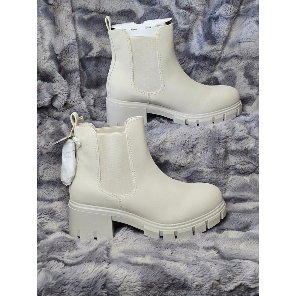 NWB MIA Womens‎ Chelsea Lug Platform Chelsea pull-on boots White Size 8.5